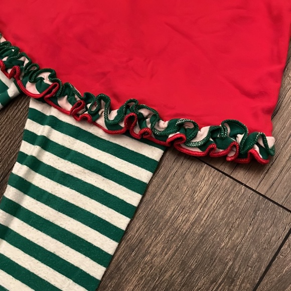 Christmas Outfit 2T - Picture 4 of 6